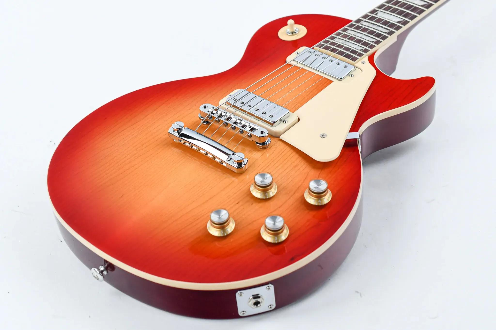 Gibson Les Paul Deluxe 70s Electric Guitar - 70s Cherry Sunburst — view 3