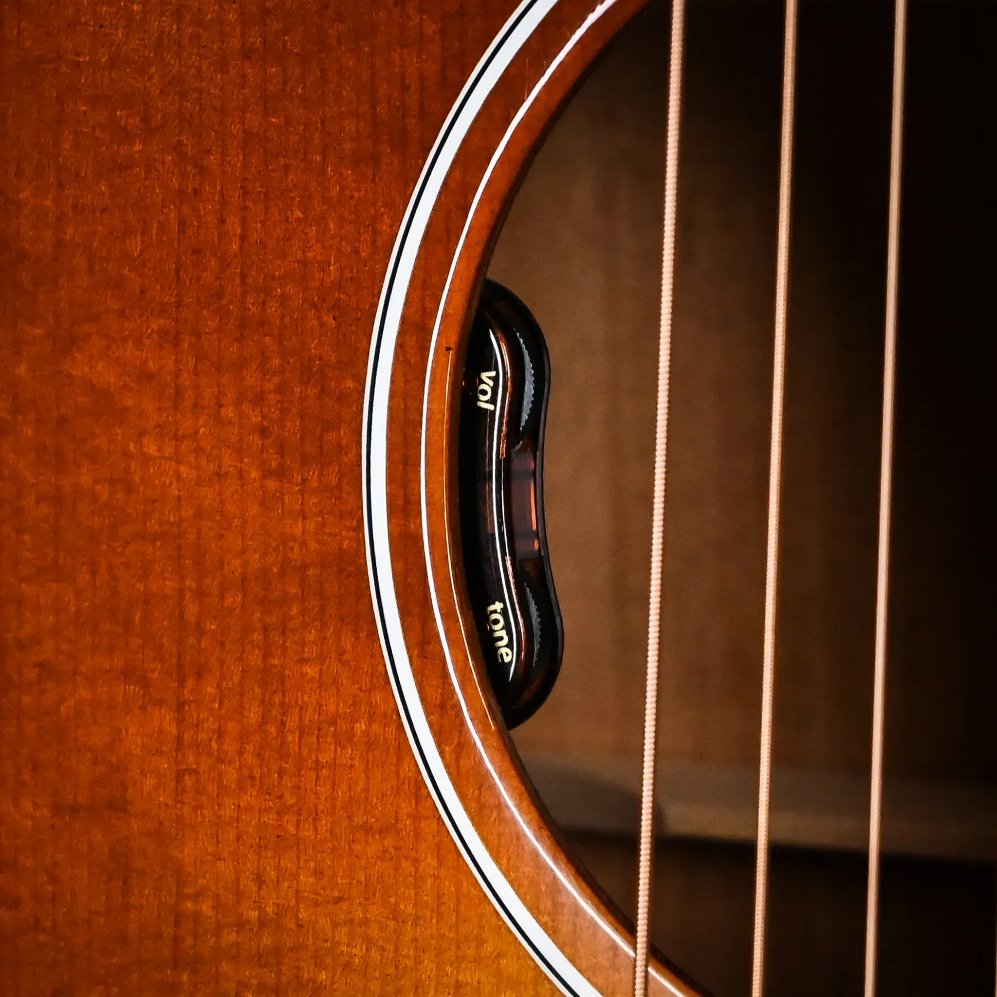 Gibson J-45 Standard Acoustic Guitar - Honeyburst Gloss — view 5