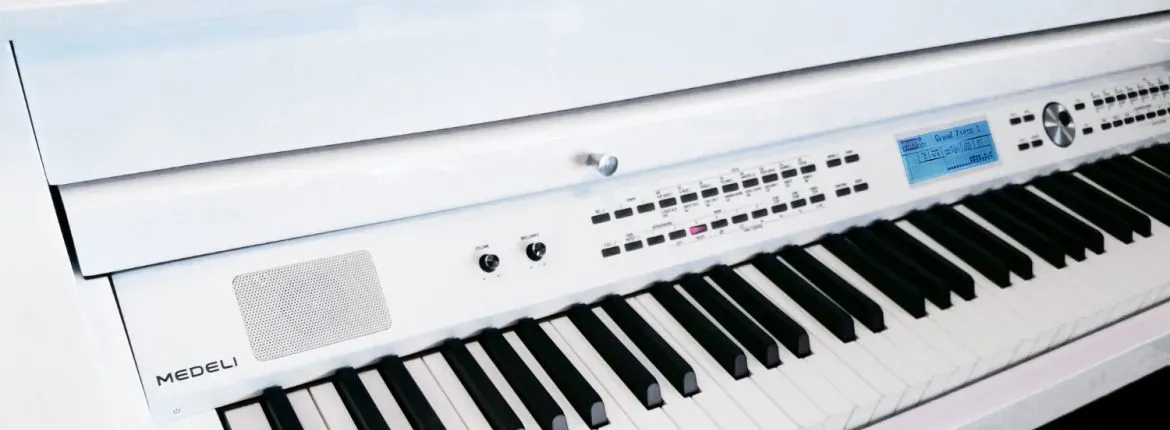 Medeli Forte Series GRAND510 Digital Baby Grand Piano - White — view 4