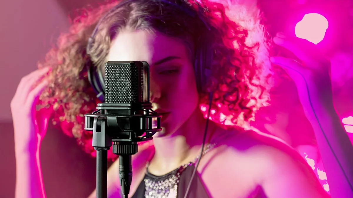 Lewitt LCT240 Pro Cardioid Value Pack - Black — view 3