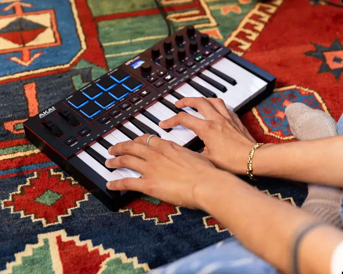 Akai Professional MPK Mini MK4 USB-C MIDI Keyboard Controller (Black) — view 7