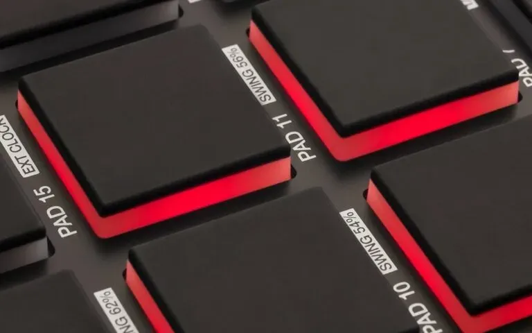 Akai Professional MPD218 16-Pad MIDI Pad Controller — view 4