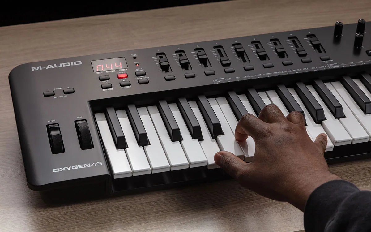 M-AUDIO MKV OXYGEN MIDI-CONTROLLER — view 5