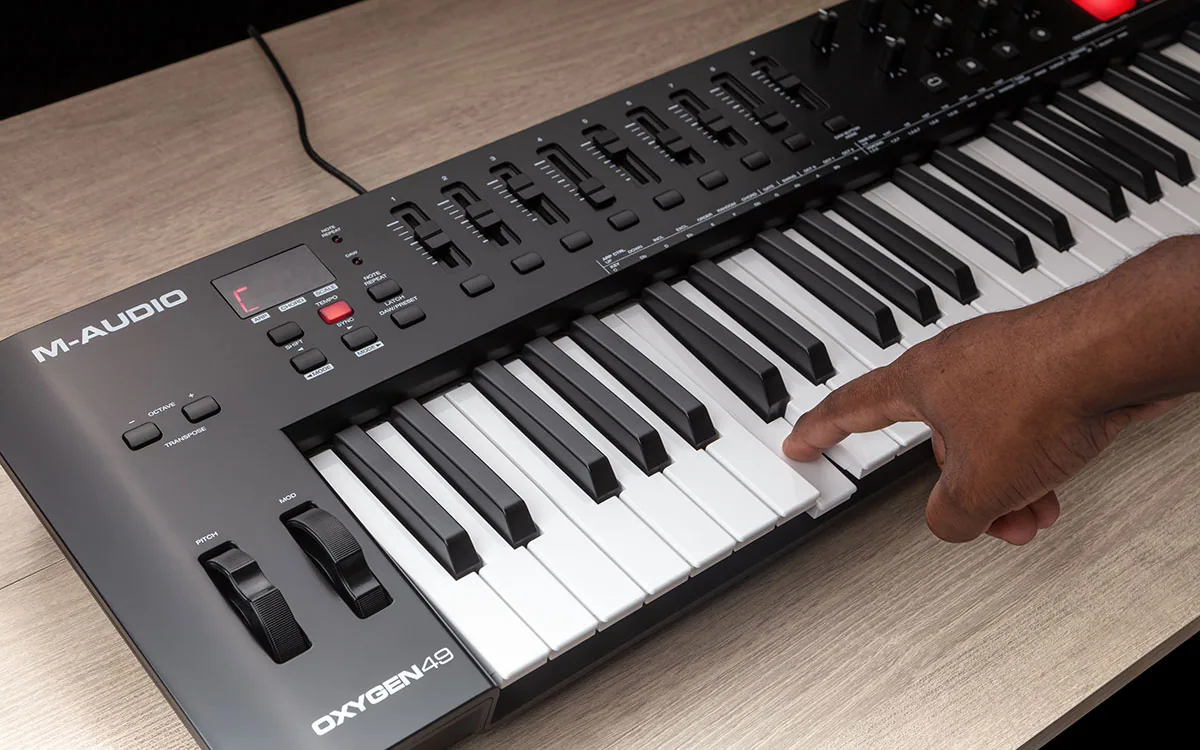 M-AUDIO MKV OXYGEN MIDI-CONTROLLER — view 6
