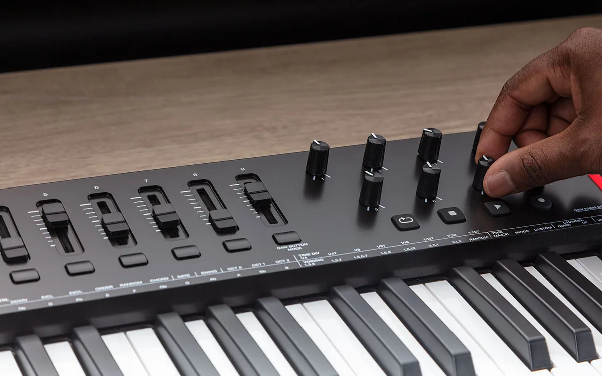 M-AUDIO MKV OXYGEN MIDI-CONTROLLER — view 7