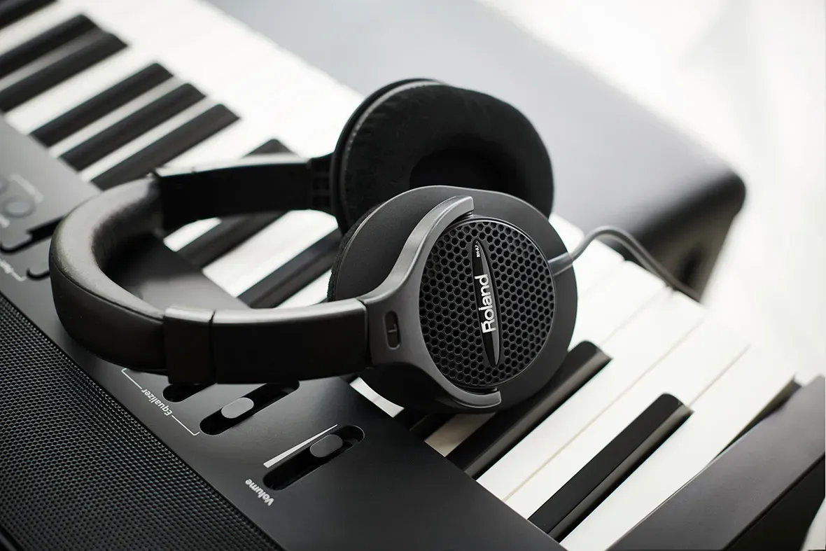 Roland RH-A7 Open-back Headphones - Black — view 2