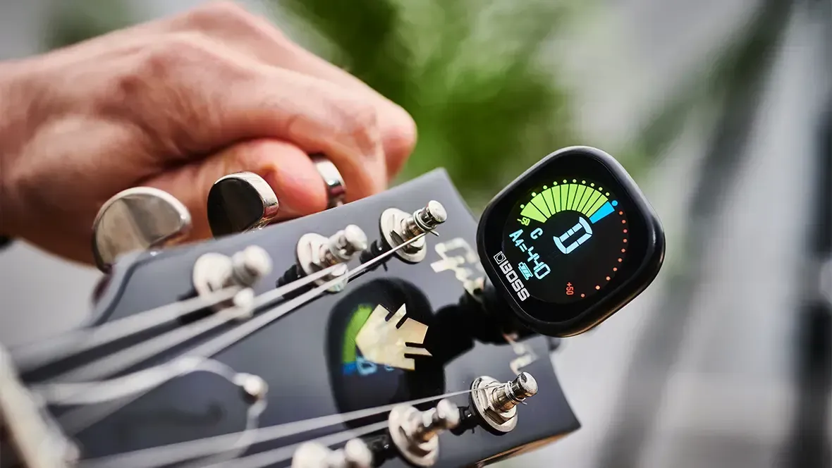 Boss TU-05 Rechargeable Clip-on Chromatic Tuner — view 4