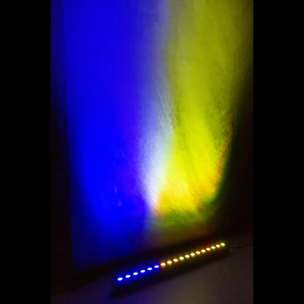 Beamz LCB183 LED Bar 18X 4W RGB — view 10