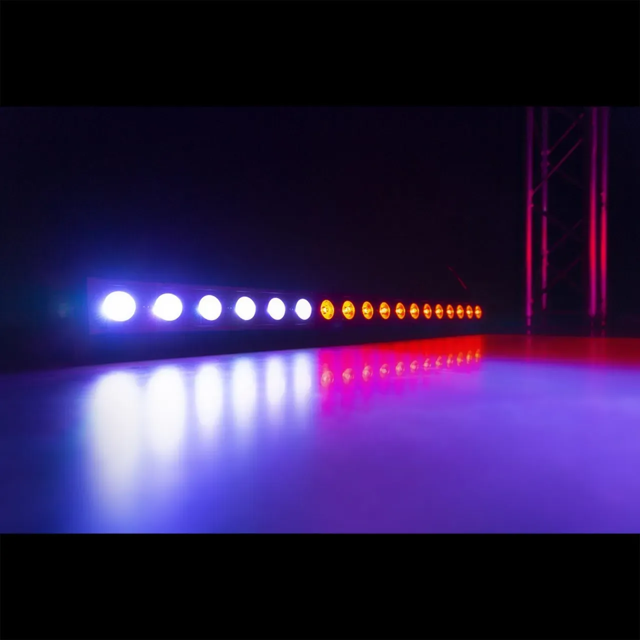 Beamz LCB183 LED Bar 18X 4W RGB — view 8