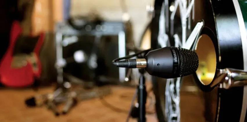 Shure PGA52-XLR Cardioid Dynamic Kick Drum Microphone — view 2